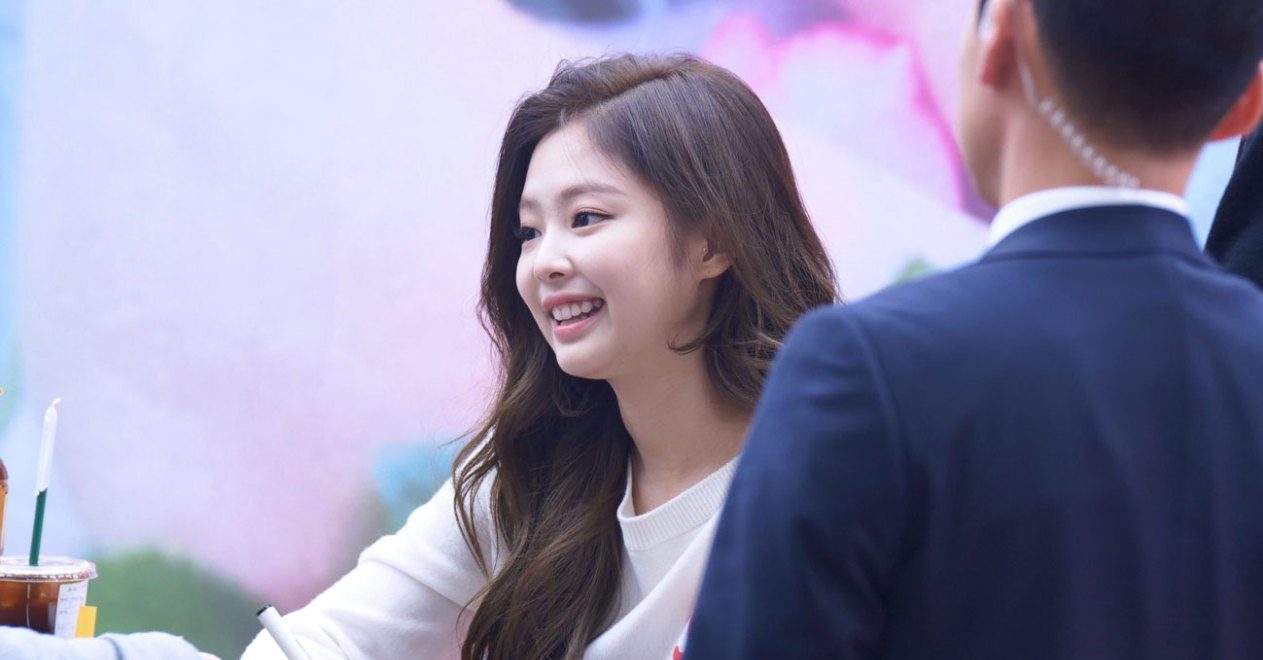 Jennie giữ vững danh hiệu nữ ca sĩ solo đạt nhiều lượt xem nhất K-Pop