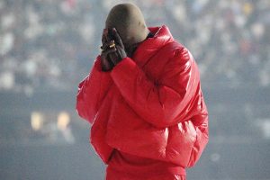 Album Donda mới của Kanye West phá kỷ lục Apple Music