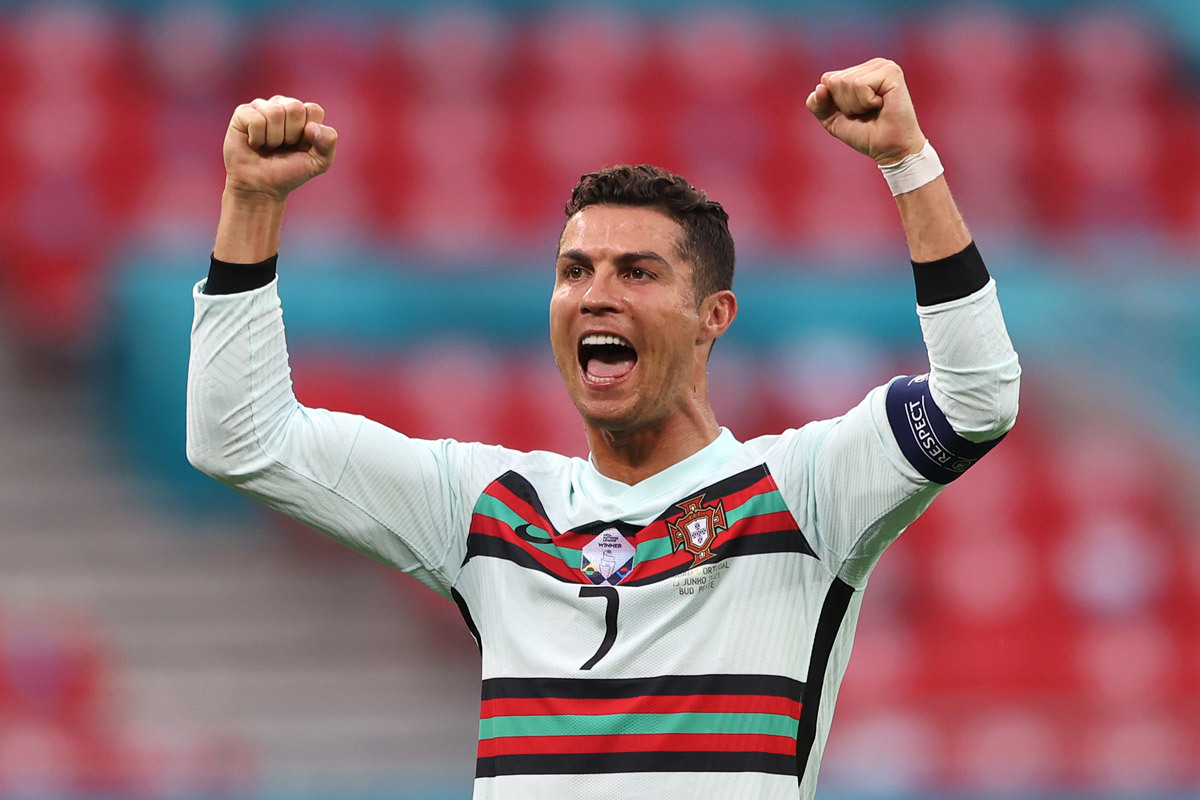 Cristiano Ronaldo đã vượt qua kỷ lục của huyền thoại Ali Daei thế nào?